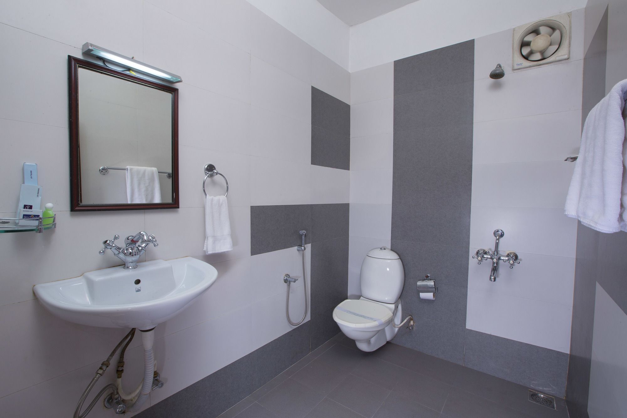 Spice Country Resort Chithirapuram Extérieur photo